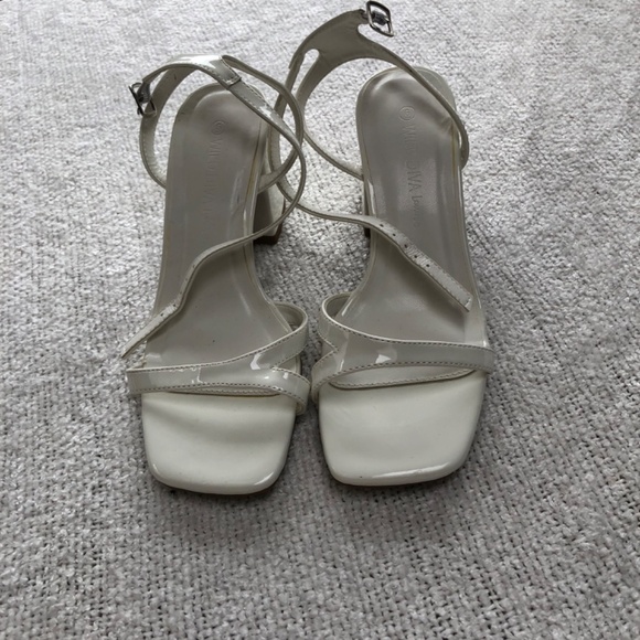 Wild Diva , size 6 white dress shoes, chunky heel, strappy shoes. New - Picture 5 of 7